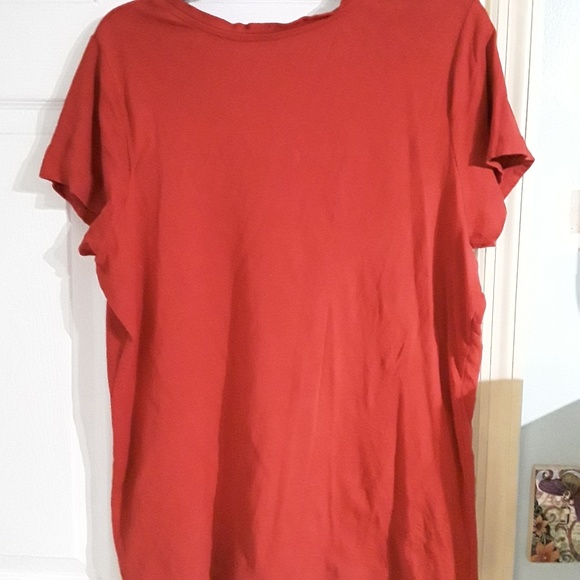 Red tshirt - Picture 2 of 3
